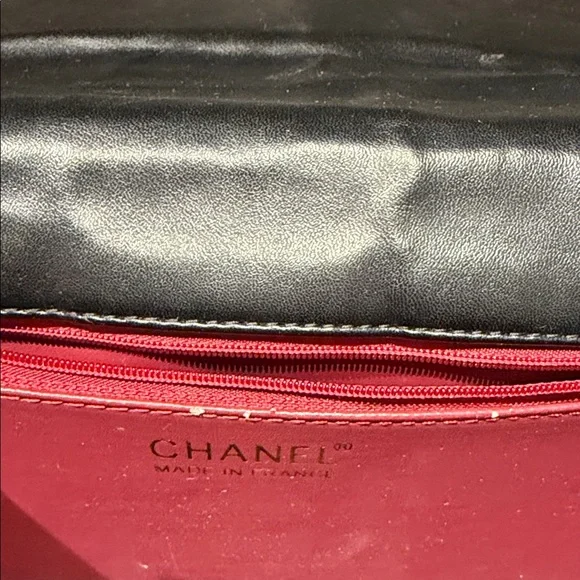 Chic Black Quilted Crossbody Bag with Chain Strap - Picture 9 of 14